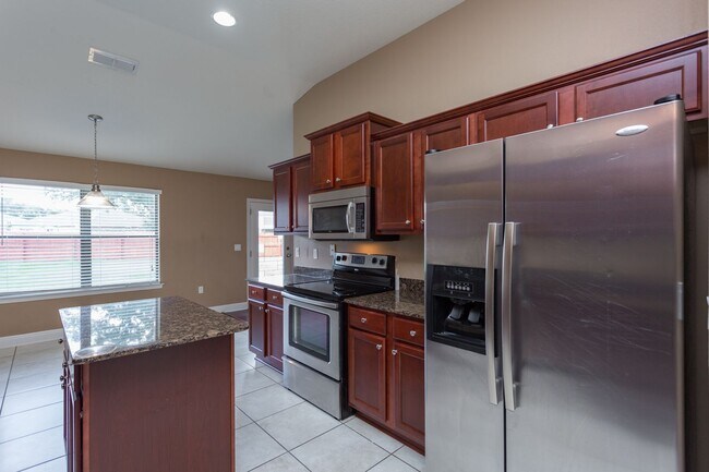 Foto del edificio - Spacious 4 Bed/3 Bath - Pace Mill Creek