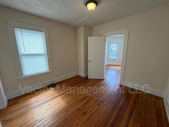 Building Photo - 116 Rennell St