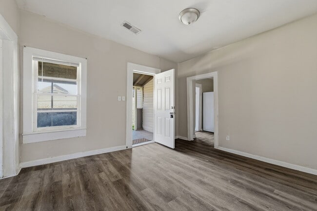 Building Photo - 320 Old Pne Hl Rd