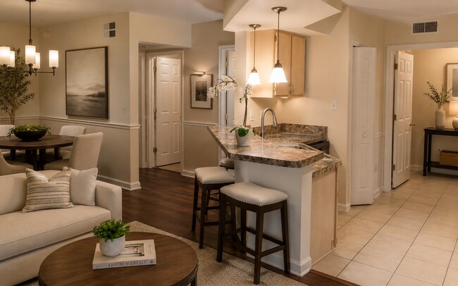 Foto del edificio - 814 Crest Pines Dr
