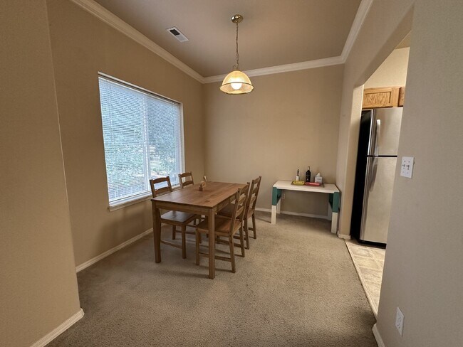 Foto del edificio - Beautiful home in Villege For Rent, Comfortable Living in a Convenient Central Location