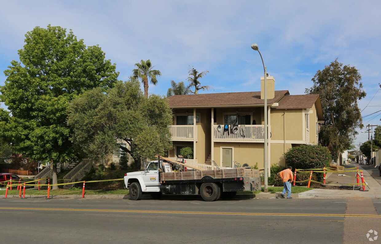 Building Photo - 402 N Clementine St