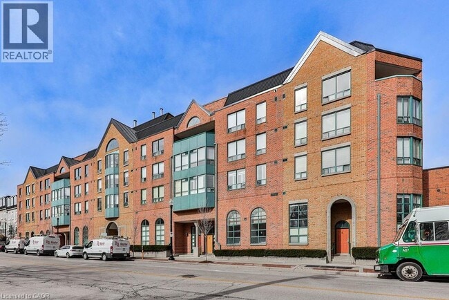 Building Photo - 185 Robinson St