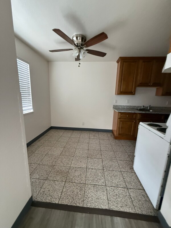 Foto del edificio - 106 E Lewelling Blvd