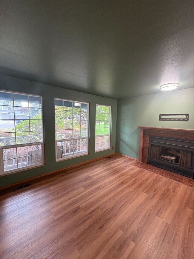 Foto del edificio - Fairwood Home for lease two story fenced y...