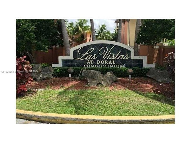 Foto del edificio - 8215 Lake Dr