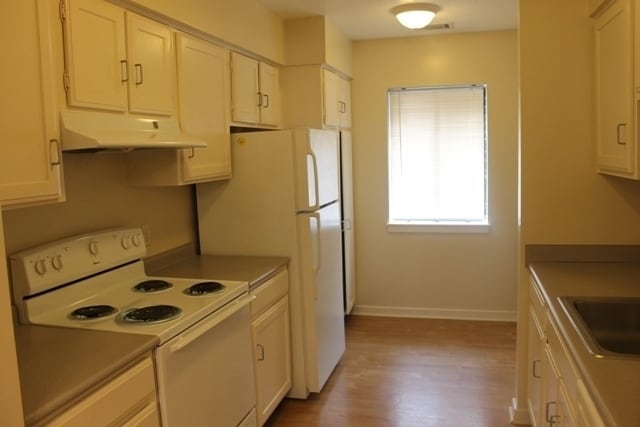 Foto del edificio - Two Bedroom Condo Steps to Coligny Beach