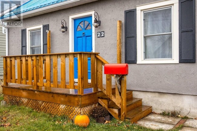 Building Photo - 22 Parker St