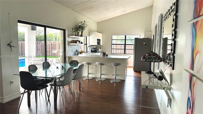 Foto del edificio - 528 SW 166th Terrace