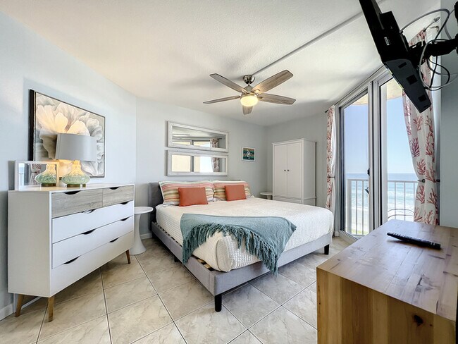 Building Photo - Oceania Beach Club 303