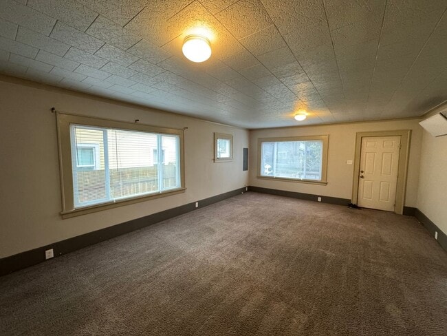 Building Photo - Charming House in Bellingham - 4 Bedroom 1...