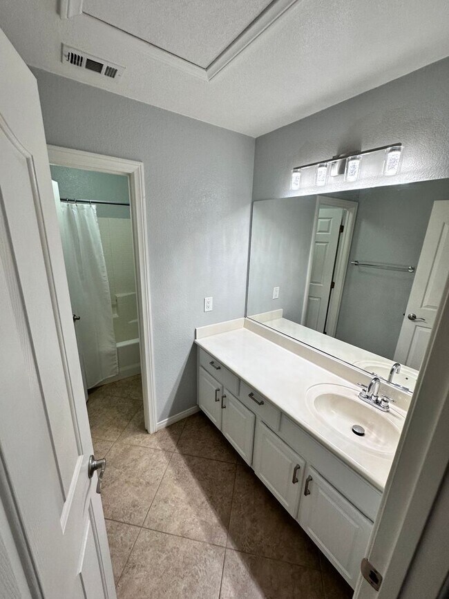 Building Photo - Single Story Home in the Northwest w/ 3 Car Garage