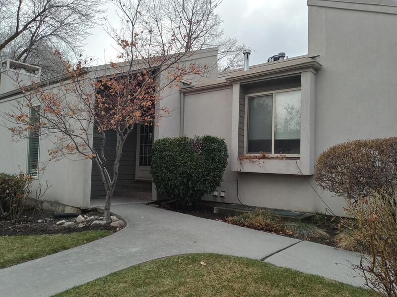 Primary Photo - 5672 S Park Pl E