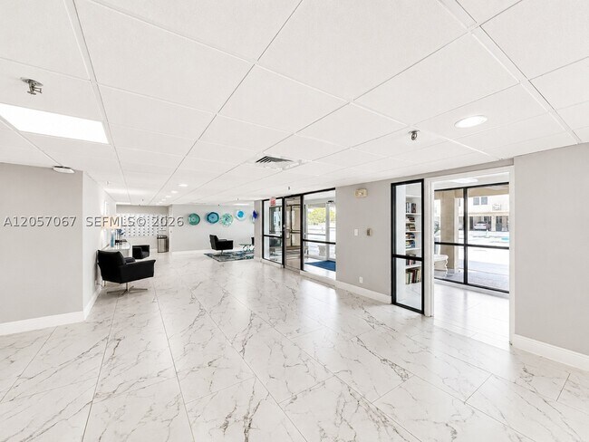 Foto del edificio - 3221 S Ocean Blvd