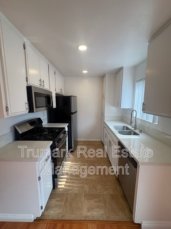 Foto del edificio - 701 N Hollywood Way
