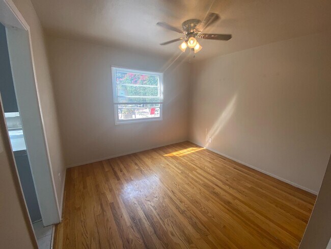 Foto del edificio - 2471 Silver Lake Blvd