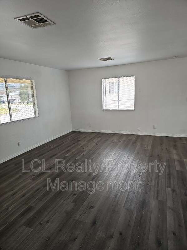 Foto del edificio - 44085 Palm Ave