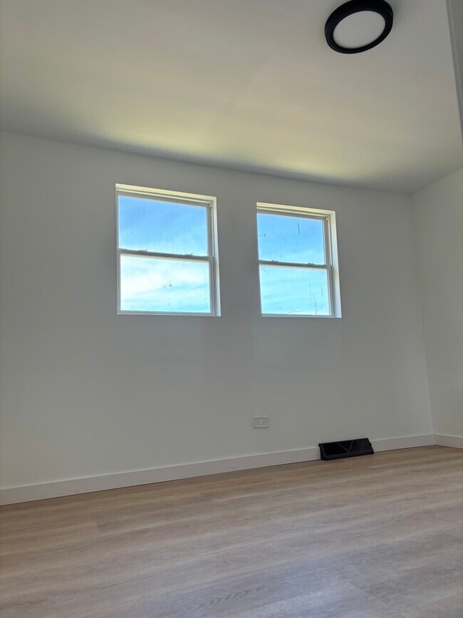 Building Photo - 1650 Division St