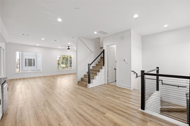 Foto del edificio - 14105 W Forest Dr