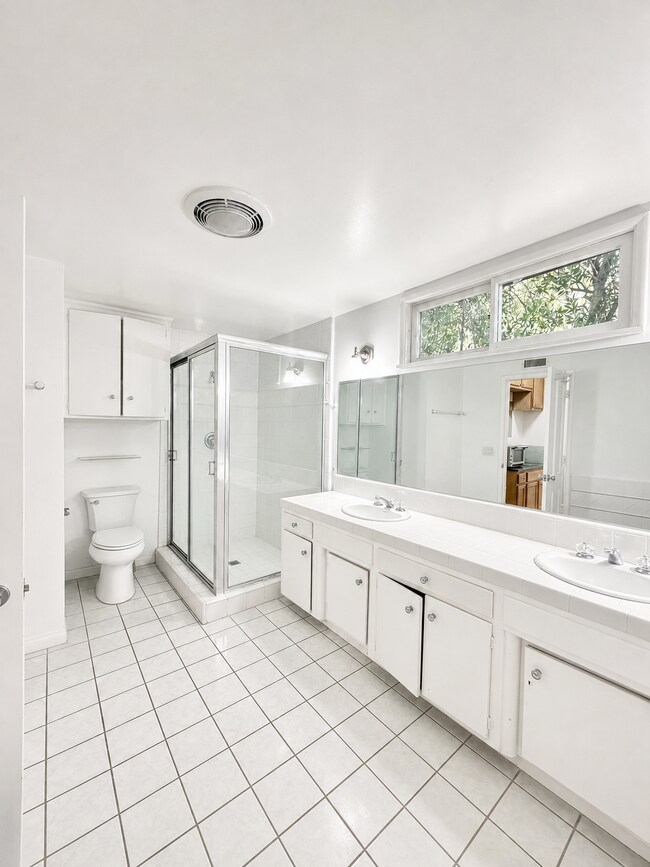 Foto del edificio - 3601 Dellvale Pl