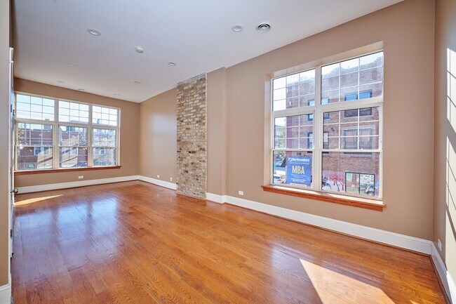 Building Photo - 1048 N Ashland Ave