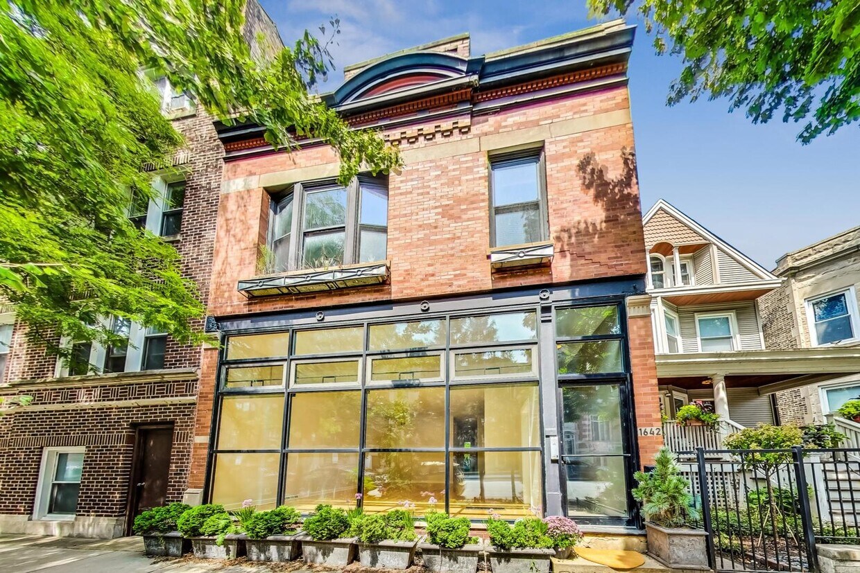 Primary Photo - 1642 W Bryn Mawr Ave
