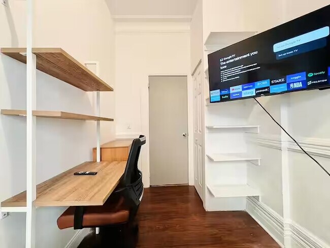 Foto del edificio - Furnished room/NOT APARTMENT