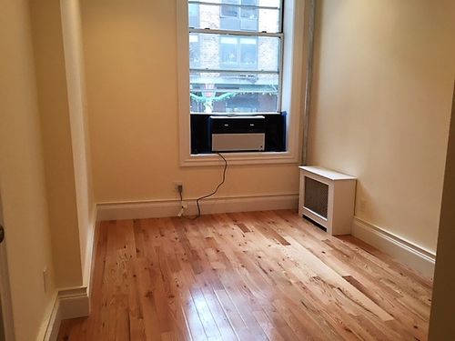 Foto del edificio - 421 W 43rd St