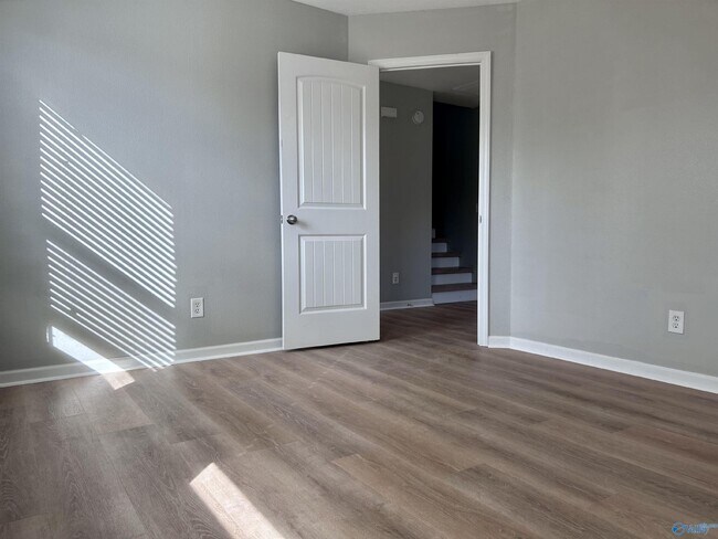 Building Photo - 379 Jasmine Dr