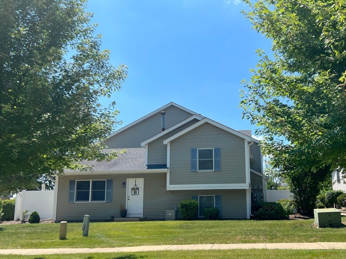 111 Spuhler Dr Unit 111, Batavia, IL 60510 Condo for Rent in Batavia