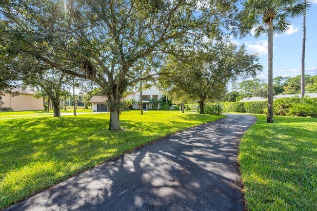 Building Photo - 12638 Quercus Ln