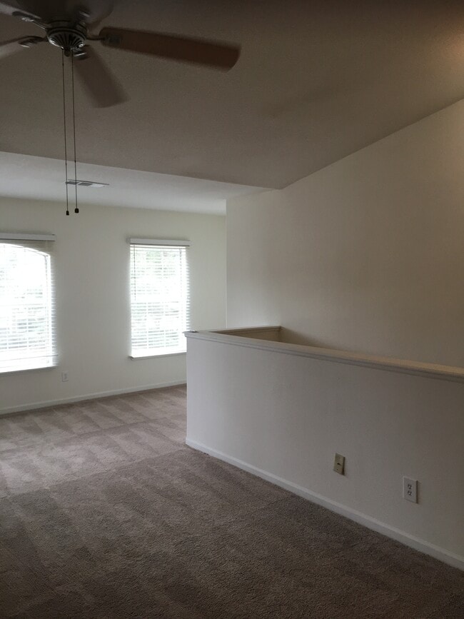 Sunny and bright upstairs condo with new HVAC - 897 Fording Island Rd