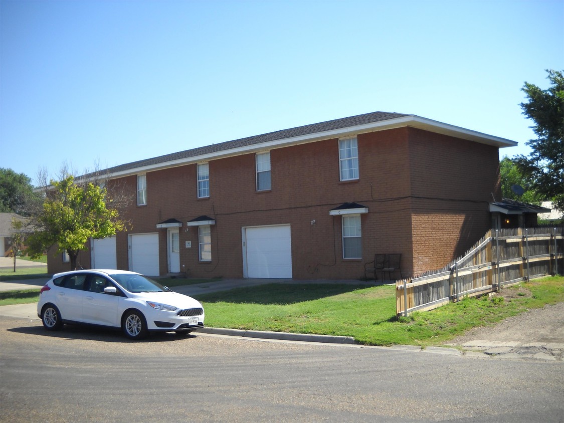 Building Photo - 901 29th St