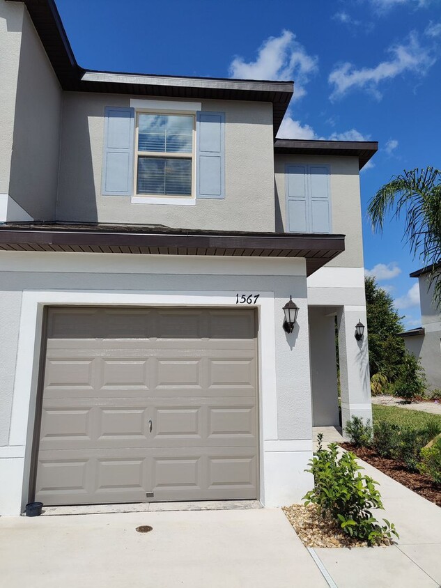 1567 Cassius St, Lutz, FL 33549 Townhome Rentals in Lutz FL