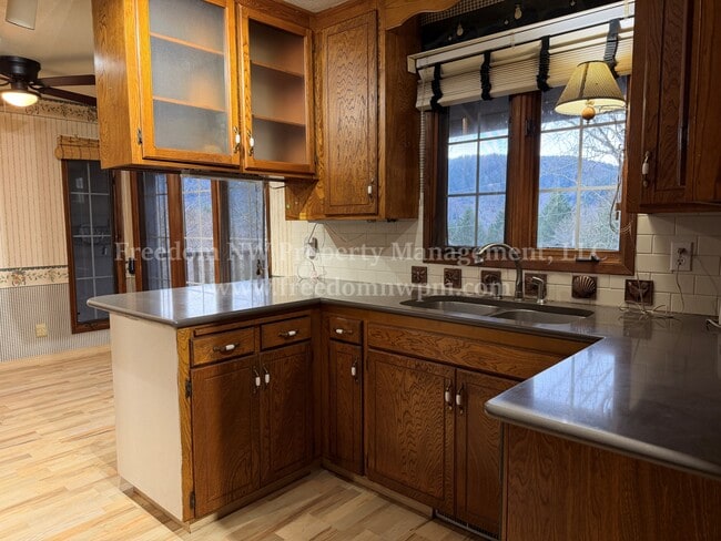 Foto del edificio - 391 Butts Rd