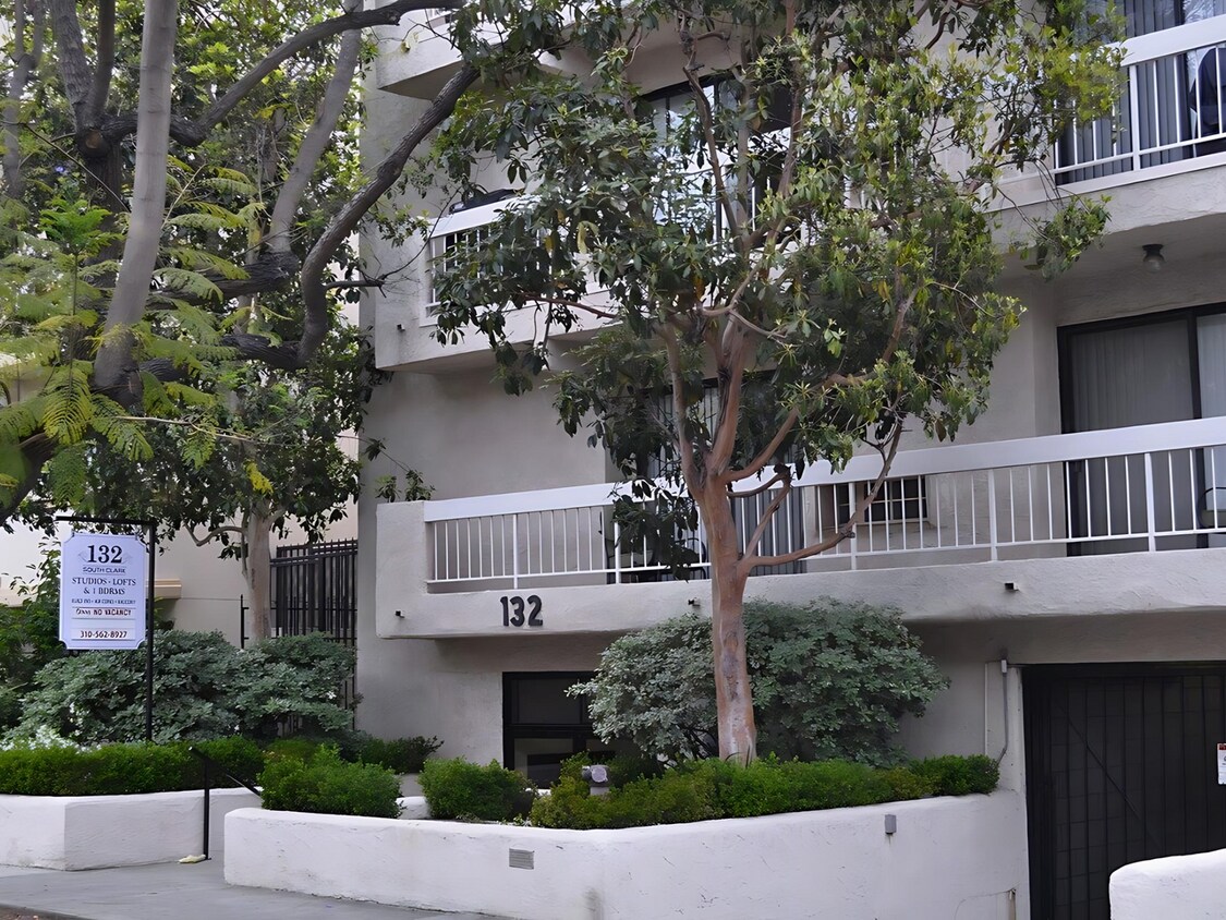 Foto principal - Charming Studio Apartment in Beverly Hills...
