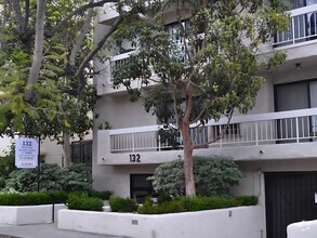 Building Photo - 132 S Clark Dr