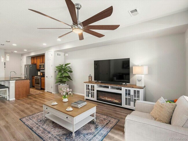 Foto del edificio - 23646 E 5th Pl