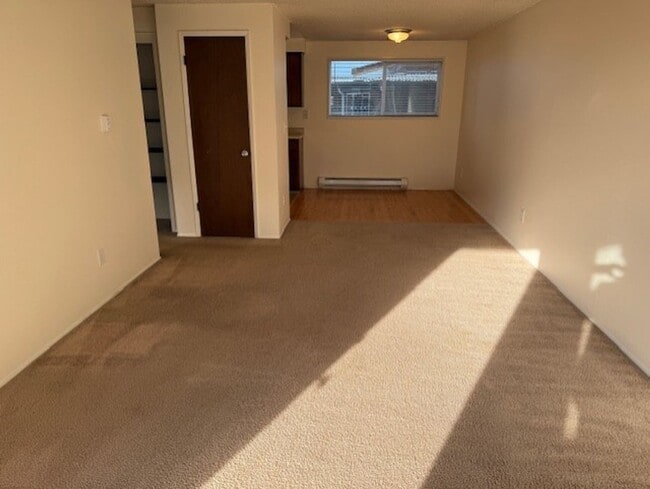 Building Photo - Hare 2408 7 unit - Everett