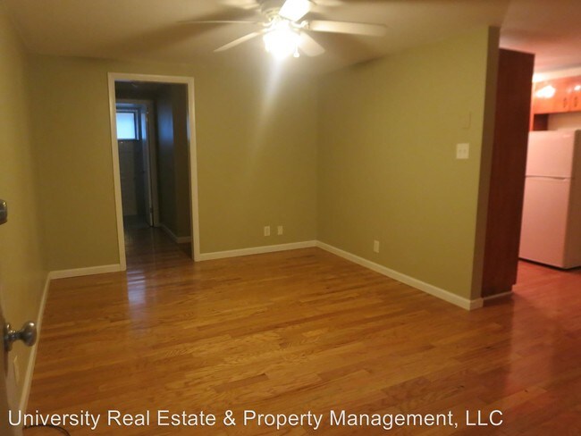 Building Photo - 2104 Highland Ave
