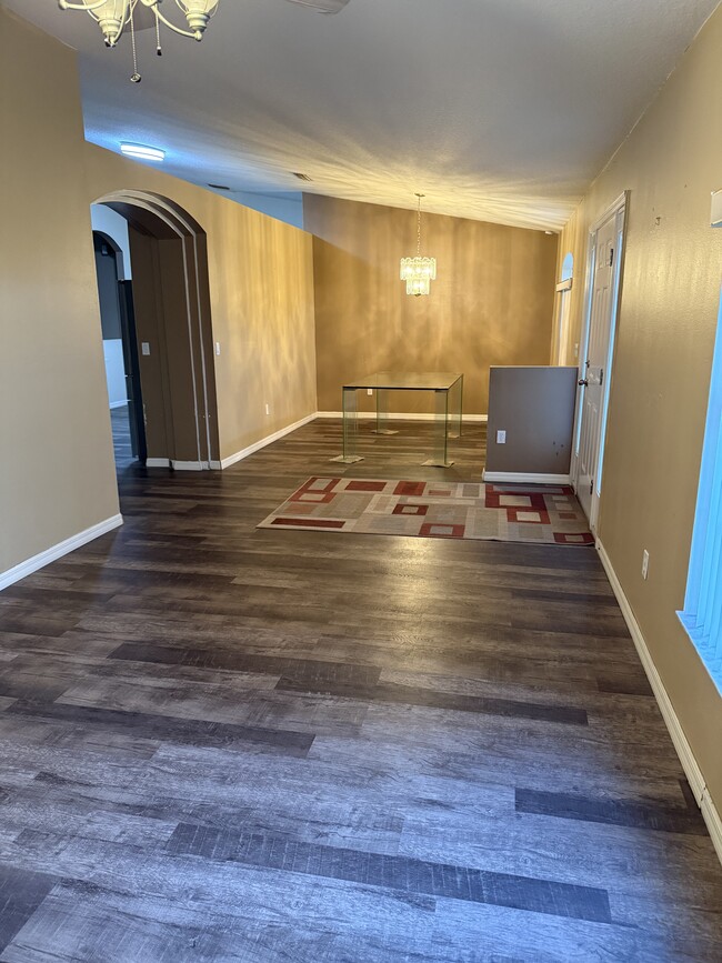 Building Photo - 49 Hemlock Trce