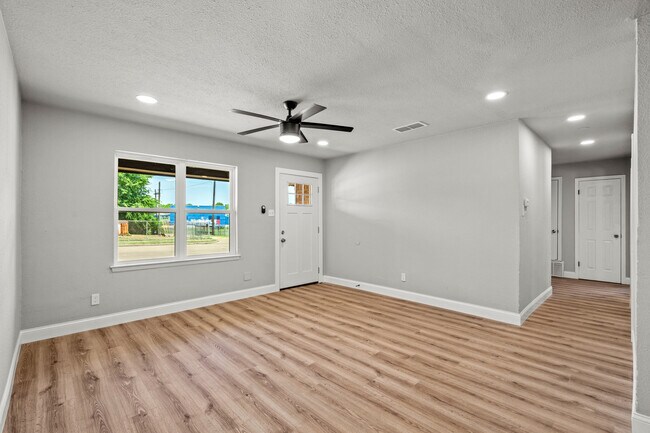 Building Photo - 3438 Tioga St