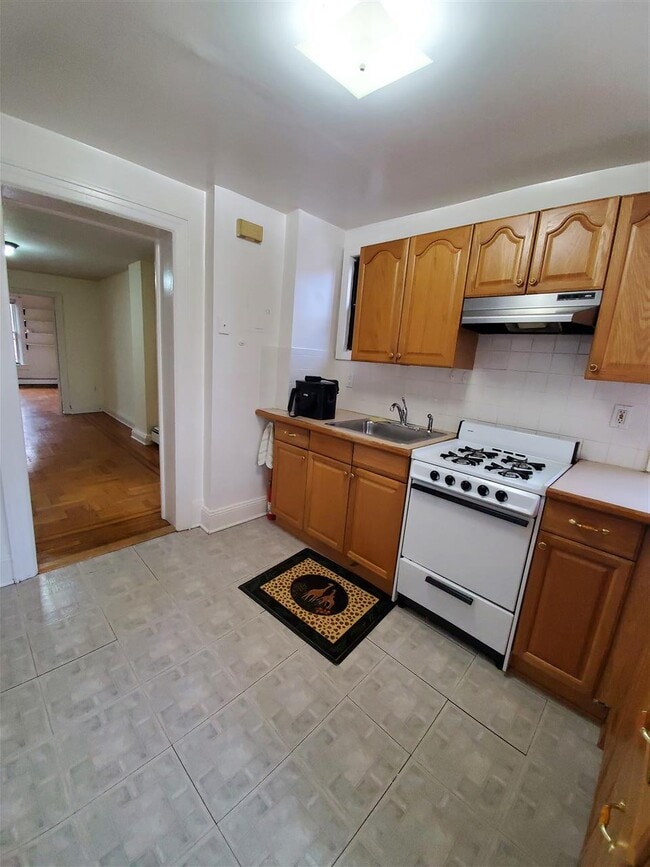 Building Photo - 207 3RD St