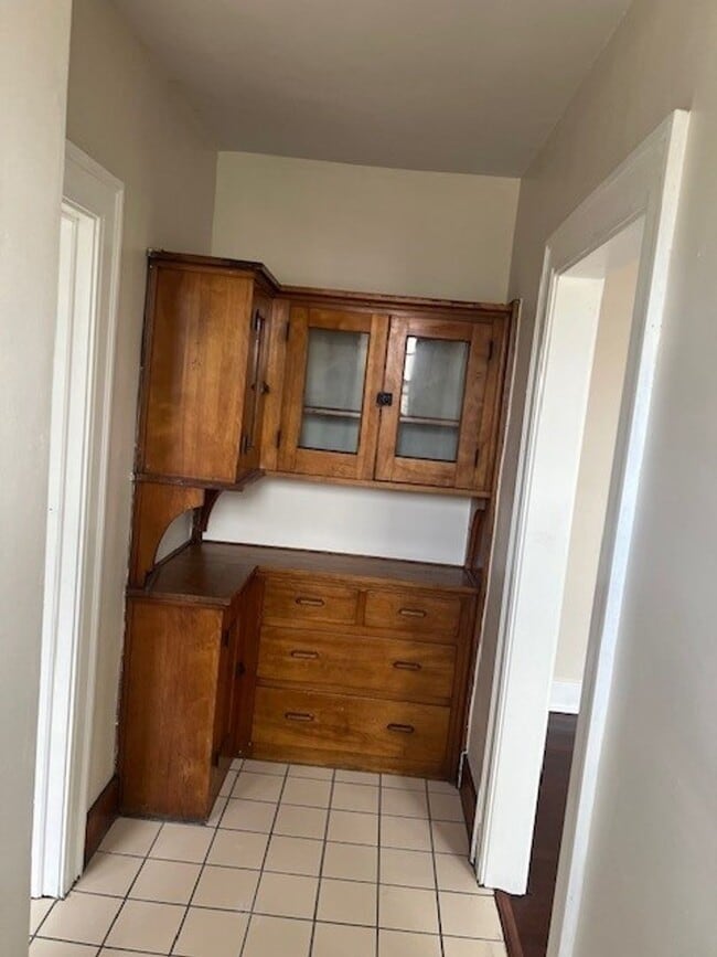 Building Photo - Huge 3 Bedroom in Herron-Morton