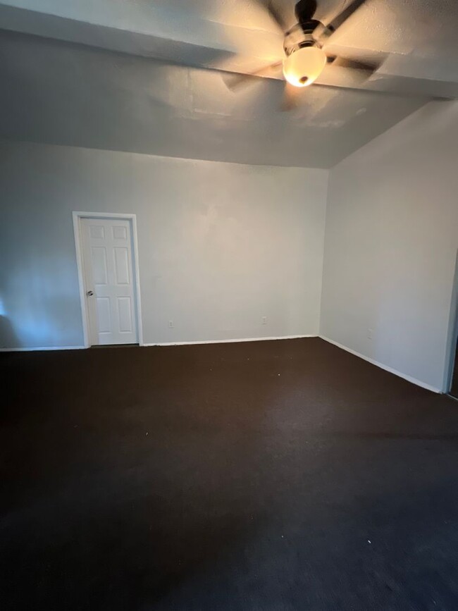 Building Photo - 16102 Parkgrove Ave