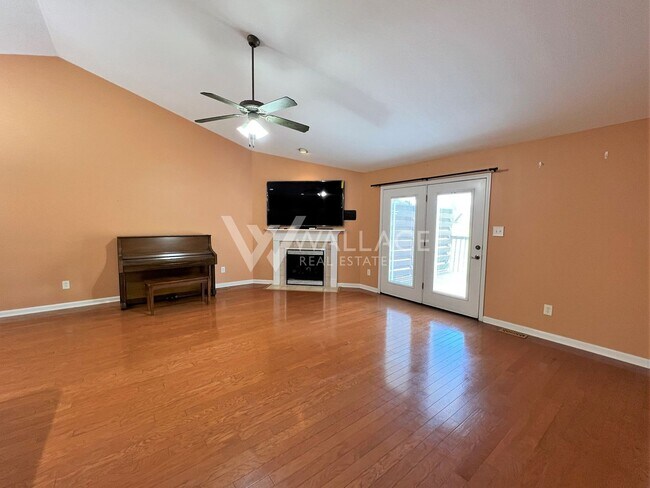 Building Photo - SPACIOUS 3 BEDROOM CONDO IN ANDERSON RIDGE...