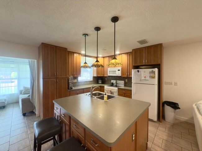 Building Photo - 1177 S Drive Cir