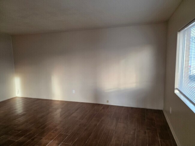 Building Photo - Newly Remodeled 3 bed/2 bath House with fenced yard!