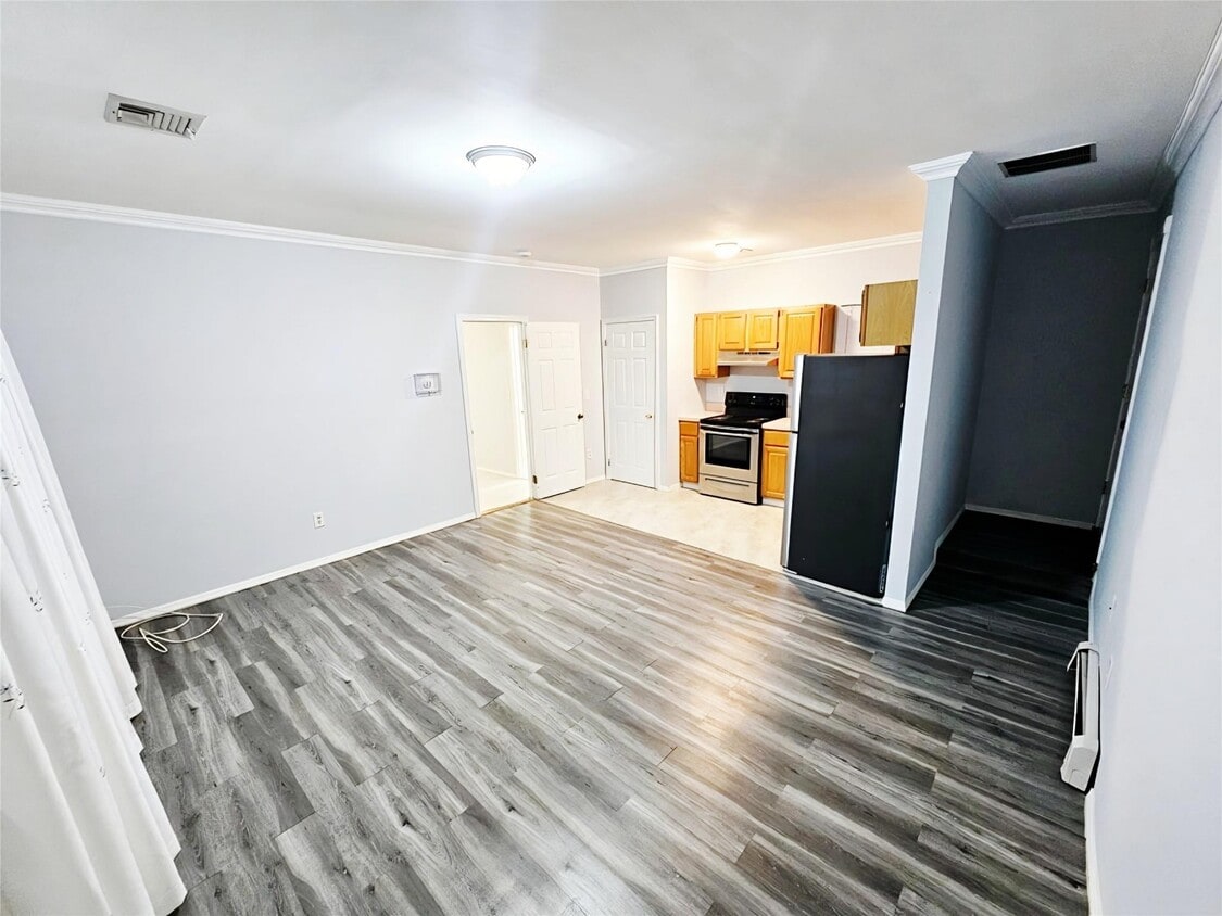Primary Photo - 61 Apple Ln