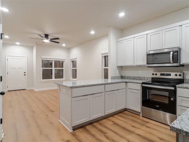 Building Photo - 513 Cosmos St